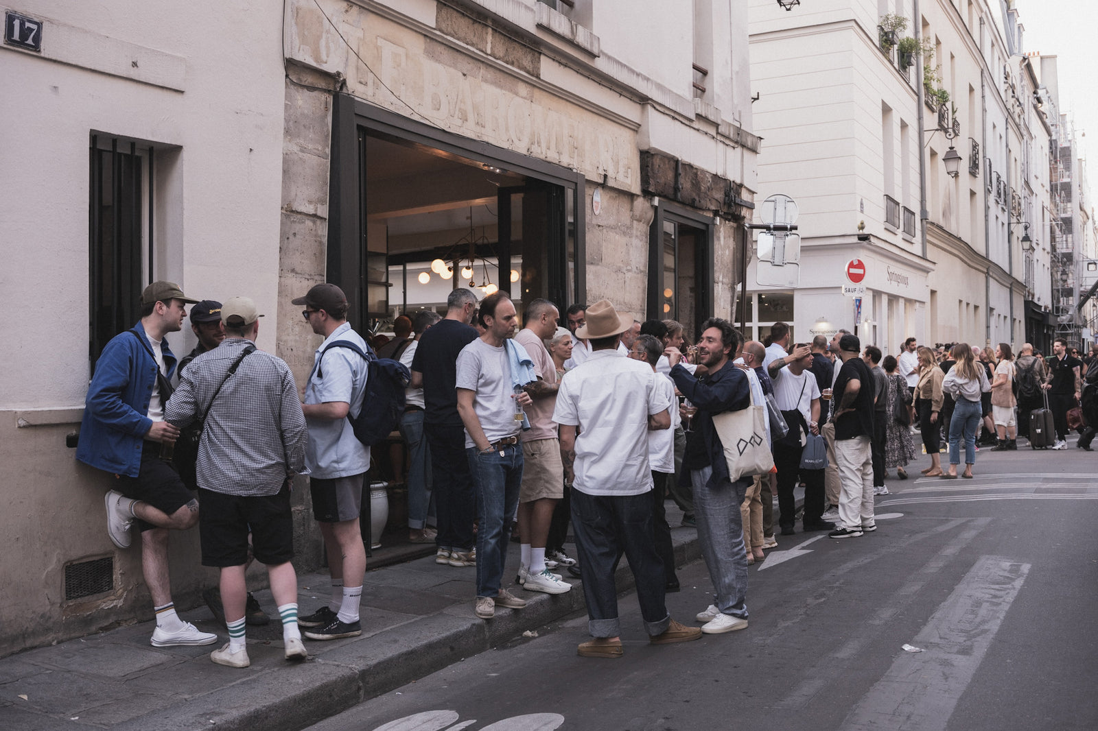 UW. On Tour. Paris.