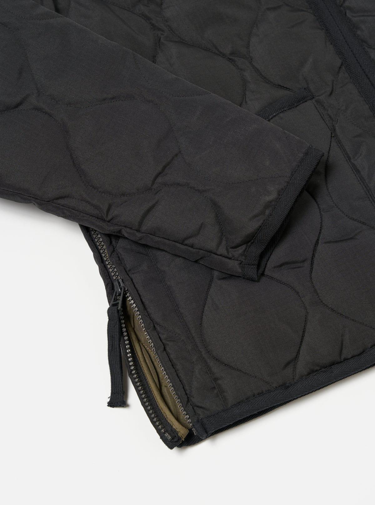 Taion Crew Neck Down Jacket in Black Ripstop